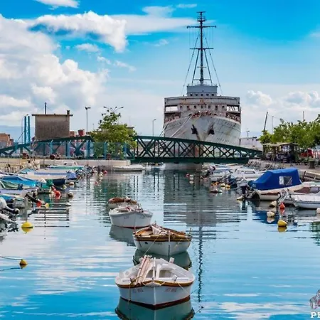 בית הארחה Odeon And 3*